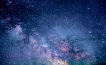 Jakie dodatki do niebieskiego kombinezonu?