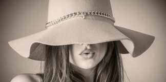 Czy kopertówki są modne?