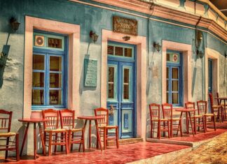 Gdzie położyć torebkę w restauracji? Gdzie położyć torebkę w restauracji?