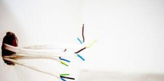 Co zrobić gdy pali się gniazdko?