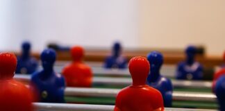 Jak się pisze piłkarzyki?