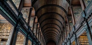 Kto nosi biret na uczelni?