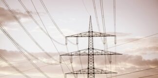 Co zrobić jak dziecko porazi prąd z gniazdka?