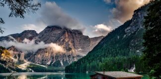 Jak zakotwiczyć domek ogrodowy?