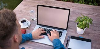 Czym się pisze w pierwszej klasie?